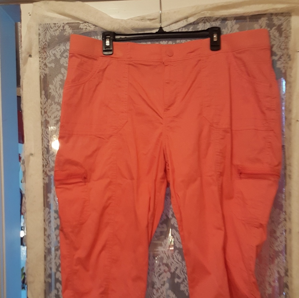 Coral cropped capri pants